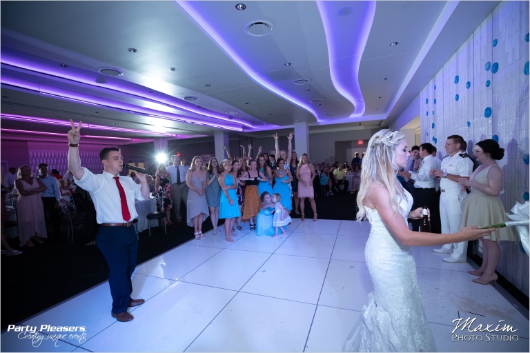 Reception Flow from Cocktail Hour to Dancing, the Party Pleasers Approach